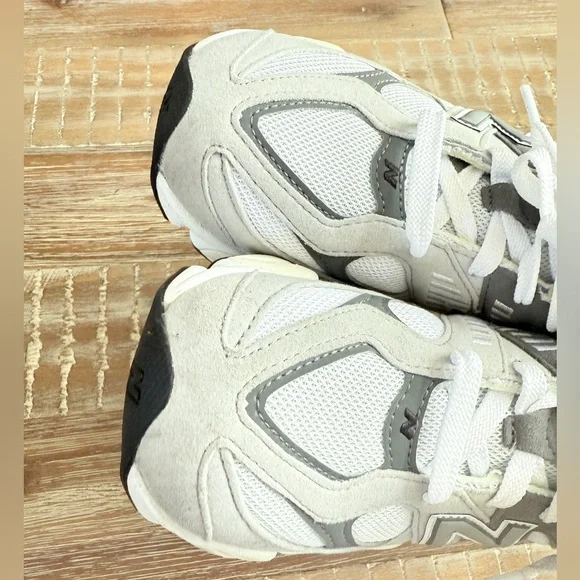 New Balance 9060 Boys Sneakers Suede Grey Shoes Size 2.5 - Picture 10 of 10